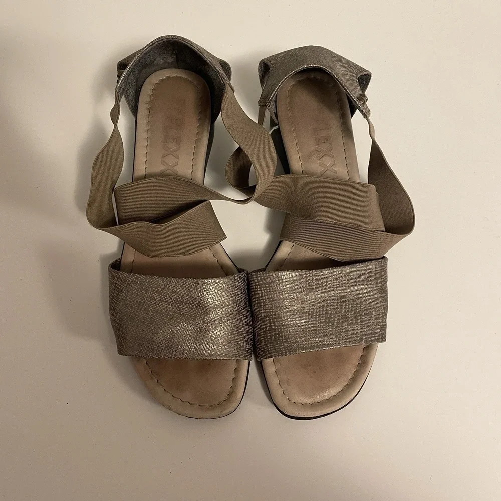 The Flexx Sunglass Low Wedge Sandals Leather Beige Size‎ 9 Comfort
